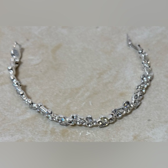 Gyvency Silver Floral Crystal Bracelet 8” New without tags - Picture 4 of 5